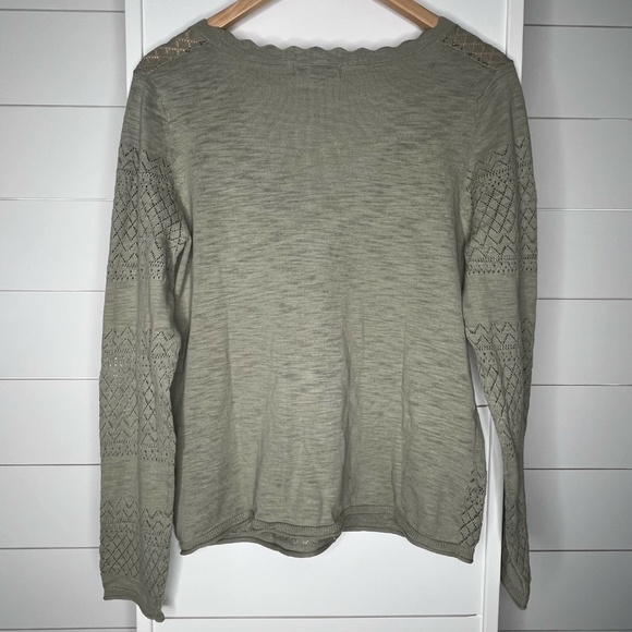 FRYE Sweater Beautiful Detail soft sage green color Size Medium - Picture 3 of 5